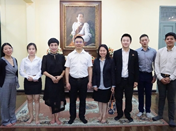 ผู้บริหารJianyang Vocational Senior High
Schoolเยี่ยมชมพิพิธภัณฑ์