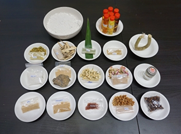 How to Make Thai Royal Scented Water by
The Cloud