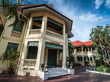 Executives and Staff of Learning Center,
Bank of Thailand Visits Sai Suddha
Nobhadol Building Museum