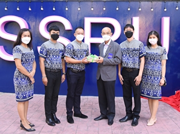 , Dr.Peerapol Chatchawan, Director,
along with executives of the Office of
Arts and Culture, extended warm wishes
for the New Year 2022 to General
Pushpong Pongsiri, the Office of Arts
and Culture Advisory Board.