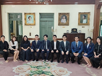 The Faculty of Arts and Culture welcomed
a delegation of administrators from
Siila University, Republic of South
Korea, and the College of Communication
Arts, Suan Sunandha Rajabhat University,
to visit the Saithuthanaphol Building
Museum.