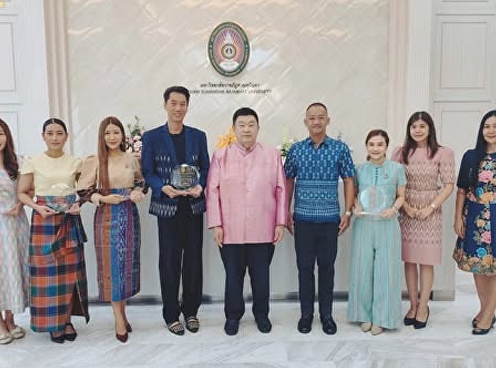 พิธีมอบรางวัล
โครงการสวนสุนันทาพัสตราภรณ์